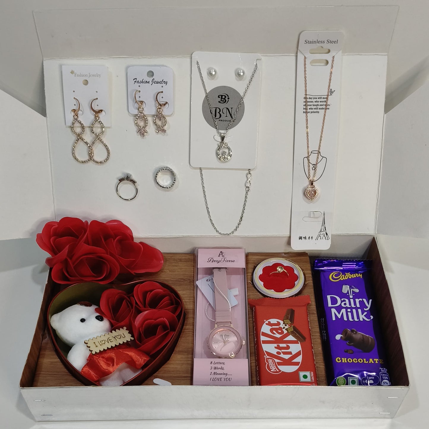 combo gift pack for your favorite person ,girlfriend, wife, in this combo included 10 items